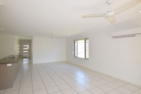 SPACIOUS MODERN FAMILY HOME - Photo 4