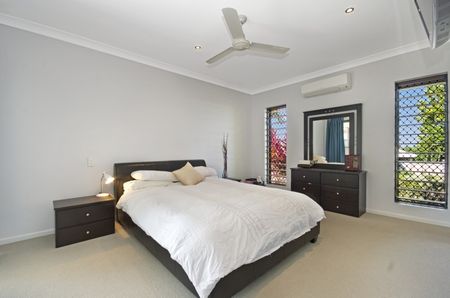 BEAUTIFUL DREAM FAMILY HOME IN BUSHLAND BEACH - Photo 4