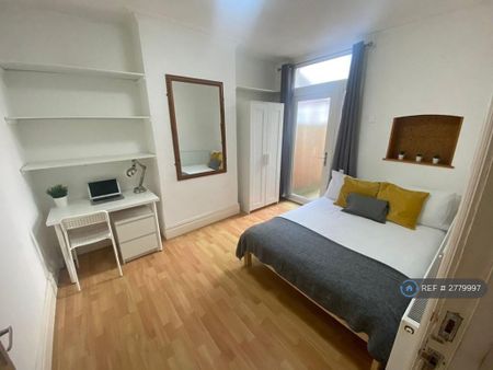 6 bedroom terraced house to rent - Photo 5