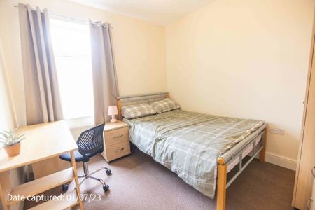 13 Ingleborough Avenue - Photo 2