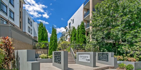 Oversized 2 Bed Apartment - Photo 3