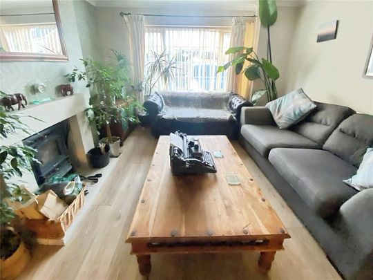 4 bedroom semi-detached house to rent - Photo 1