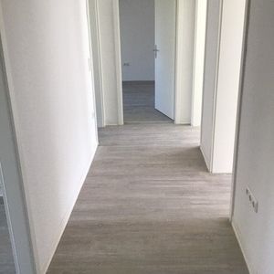 Gepflegte 3-Zimmer-Wohnung mit Balkon und modernem Tageslichtbad - Photo 3