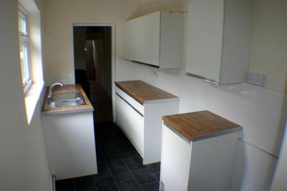 3 BEDROOM NEWLY REFURBISHED TERRACED HOUSE IN SHELTON, STOKE - Photo 1