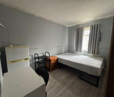 Room in a Shared House, Shipman Road, E16 - Photo 2