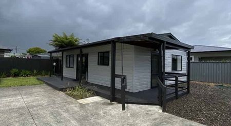 Private & Sunny 2 Bedroom Cottage Close to The Base - Photo 5