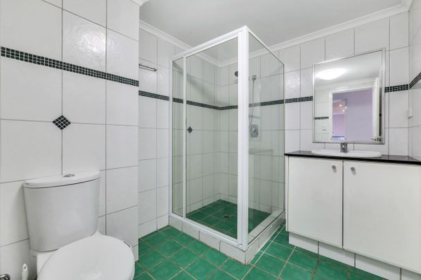 INNER CITY FURNISHED APARTMENT - Photo 1