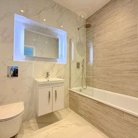 Camberley, Surrey, GU15 - Photo 4