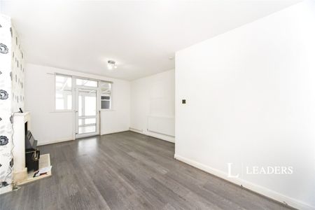 3 bedroom bungalow to rent Roman Road, Luton, Bedfordshire, LU4 - Photo 3