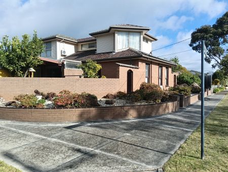 FAMILY LIVING AT ITS BEST IN MOUNT WAVERLEY - Photo 3