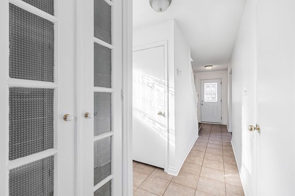 For Lease - 2329 Greenbank Trail Unit# Main, Burlington, Ontario - Photo 1