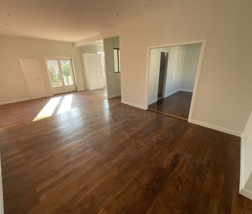 A LOUER - Bourges - Maison de 111.05 m² avec jardin et cave. - Photo 2