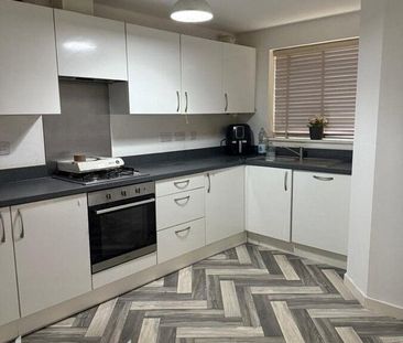 3 bedroom semi-detached house to rent - Photo 4