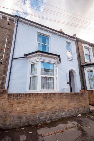 6 Bed Terraced House, Ordnance Road, SO15 - Photo 5