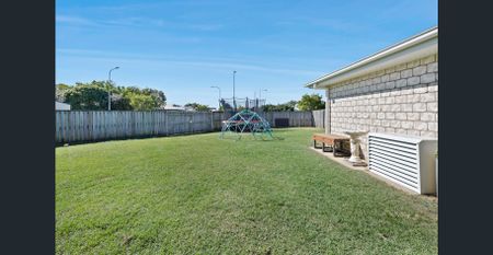 Stunning Family Home - Photo 2