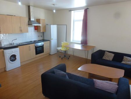 2 bedroom flat to rent - Photo 4