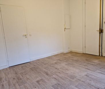 Location Appartement 1 pièce 29m² BORDEAUX 33000 - Photo 2