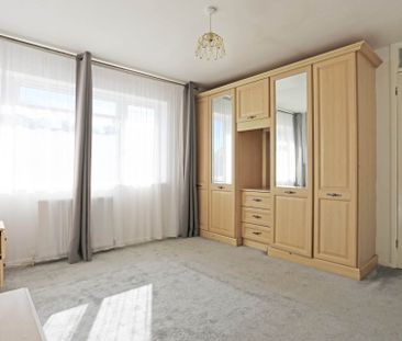Price £2,150 pcm - Available Now - Part Furnished - Photo 5