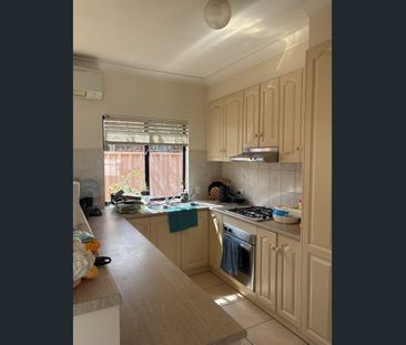 3 bed 2 bath unit available in sought after Ascot Park - Photo 4