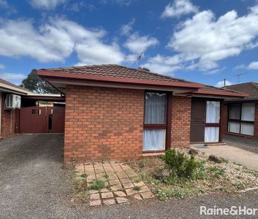 2/45 Staughton Street, Melton South, VIC 3338 - Photo 5