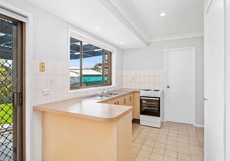 RENOVATED 2 BEDROOM TOWNHOUSE IN PRIME LOCATION! - Photo 3