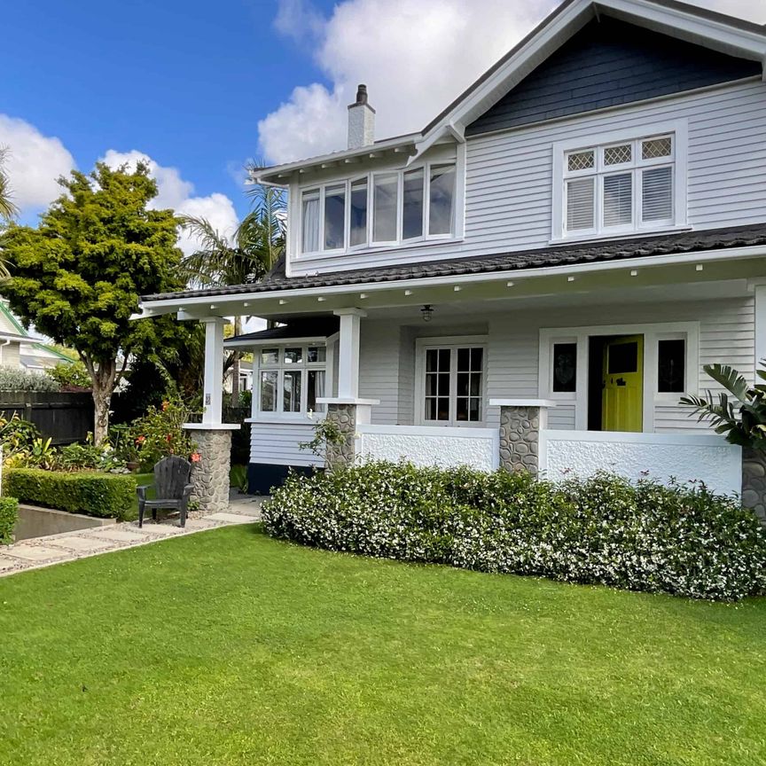 FAMILY LIVING CLOSE TO THE HOSPITAL - Photo 1