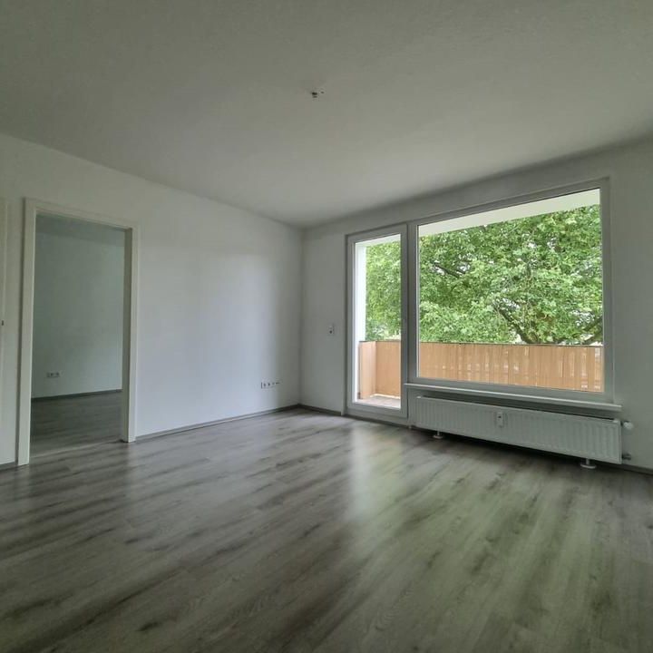 Verfügbar ab Juni 2026! Moderne 2-Zimmer-Erdgeschosswohnung mit Balkon in ruhiger & dennoch zentraler Lage - Photo 1