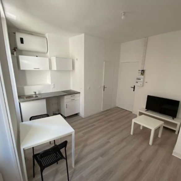 Appartement 1 pièces 22m2 MARSEILLE 4EME 575 euros - Photo 2