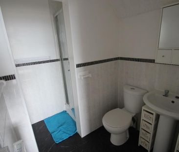 1 bedroom in a flat share to rent - Photo 6