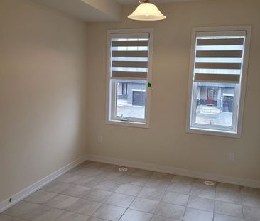 Townhouse For Lease | X8069844 - Photo 2