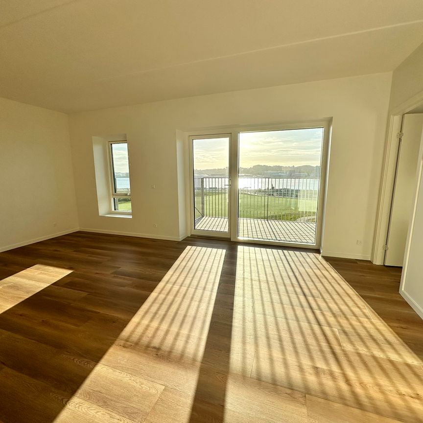 Moderne lejlighed med udsigt over park og fjord - Photo 1
