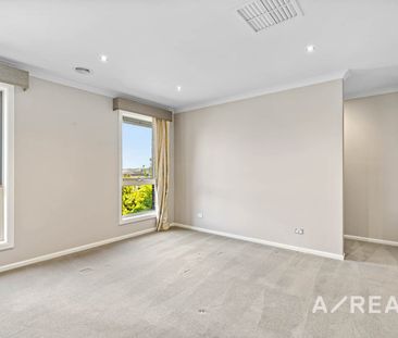 Stylish Family Home with Modern Comforts in Greenvale - Photo 6