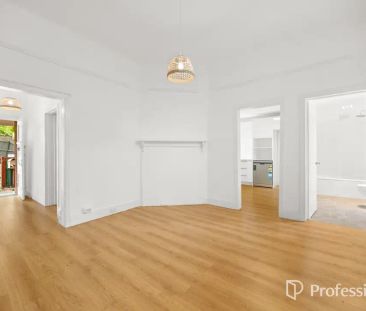 “Charming 3-Bedroom Home in the Heart of St Kilda” - Photo 4