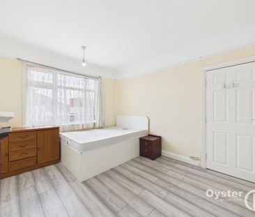 3 bedroom flat to rent - Photo 6