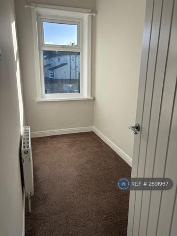 3 bedroom flat to rent - Photo 4
