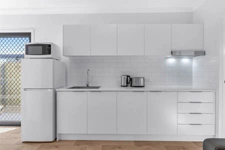 “BRAND NEW DARRA STUDIOS WITH PARKING - LAST ONE!!” - Photo 5