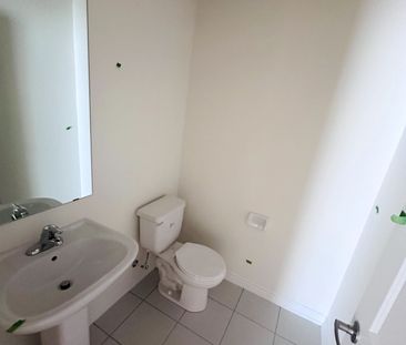 For Lease - 33 Drainie Street, Vaughan, Ontario - Photo 4