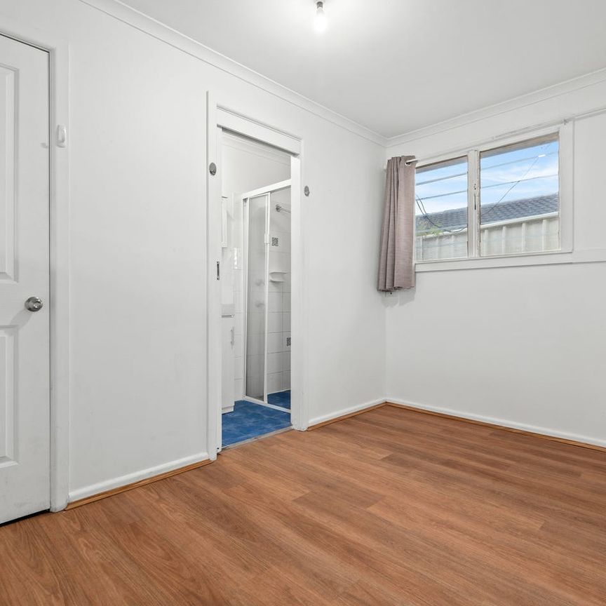 Spacious 3-Bedroom Home with Granny Flat and Pool - Photo 1