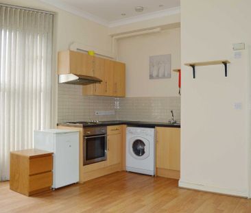 Price £1,100 pcm - Available 11/07/2025 - Furnished - Photo 4