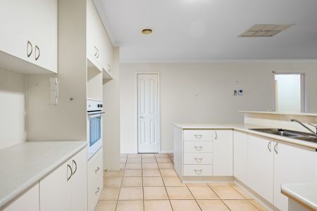 Spacious 4-bedroom Family Home In Quiet Location – Easy Access To Lavington & Albury Cbd - Photo 3