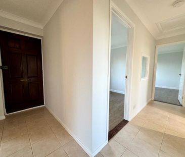 3 bedroom detached bungalow to rent - Photo 4