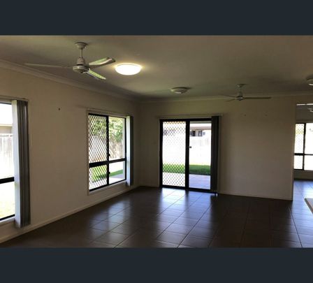 32 Derwent Cct, Kelso, Qld 4815 - Photo 1