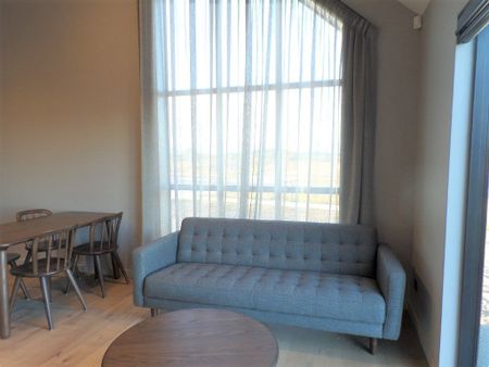 Stylish two bedroom townhouse in the Verdeco Park subdivision. - Photo 2