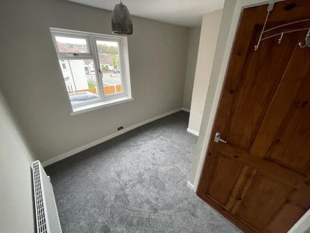 2 bedroom end of terrace house to rent - Photo 5