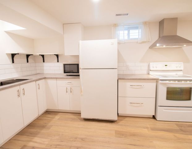 411 Deere St | 411 Deere St, Welland - Photo 1