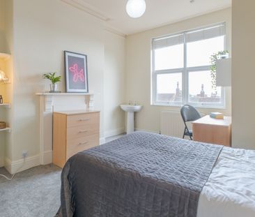 10 Manor Terrace, Headingley, Leeds, LS6 1BU - Photo 2