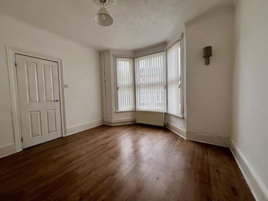 4 bedroom semi-detached house to rent - Photo 1