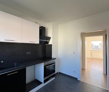 WOHNEN WIE NEU - Sanierte 3-Raumwohnung mit moderner EBK & Bad - Photo 2