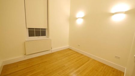 3 bedroom flat to rent - Photo 4