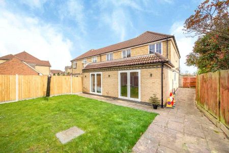 1 bedroom in a house share to rent - Photo 2